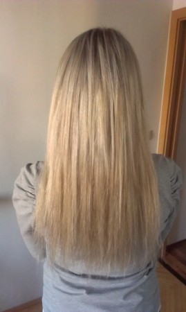 Prodloužení středoevropskými vlasy 45 cm, 80 pramenů.